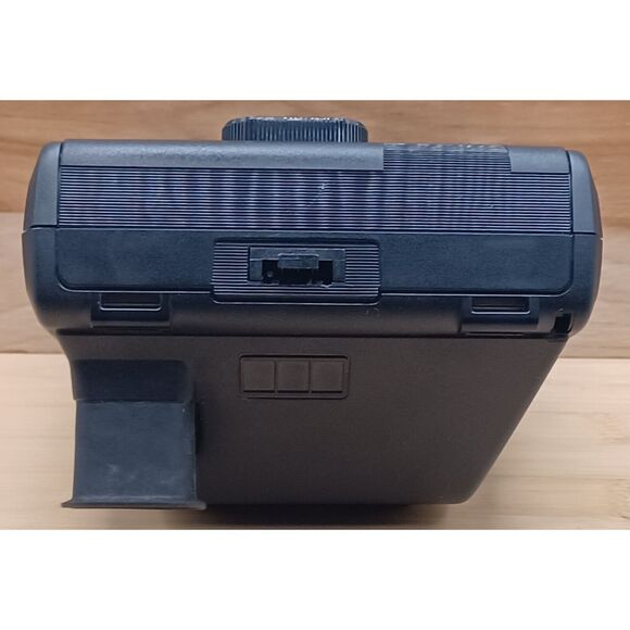 80s Kodak EK160 Vintage Polaroid Instant Camera with Case and Rainbow Strap - Picture 6 of 14